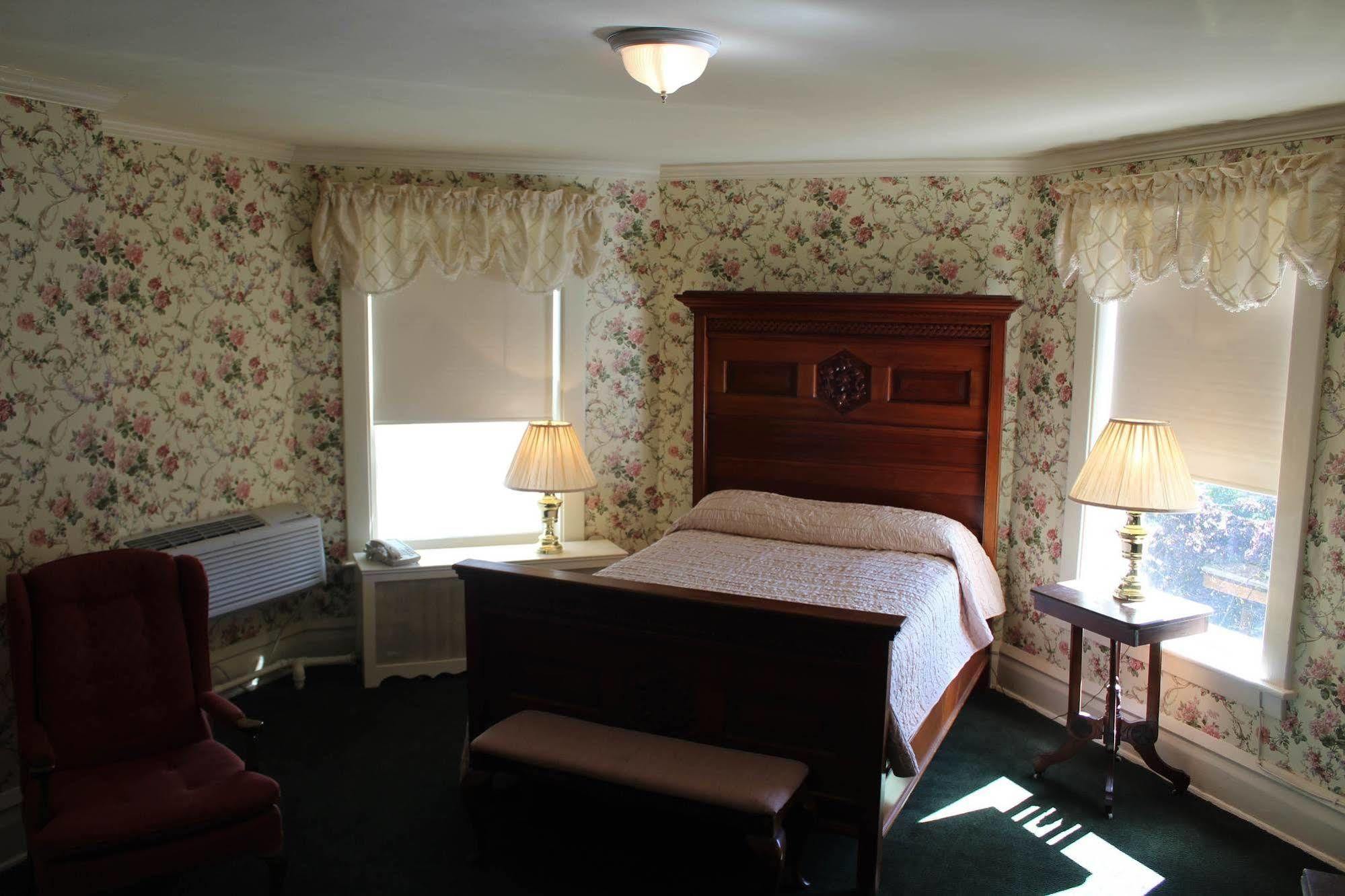 White Inn Fredonia Extérieur photo