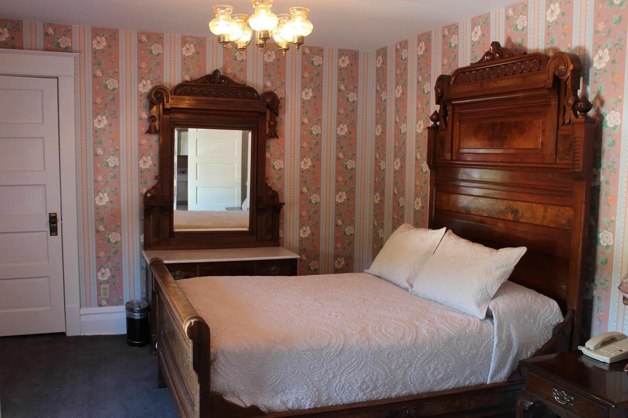White Inn Fredonia Extérieur photo
